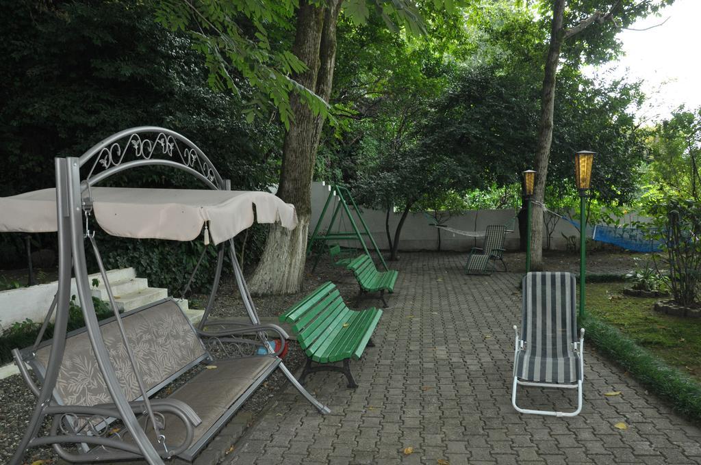 Hotel Captain Gonio Bagian luar foto