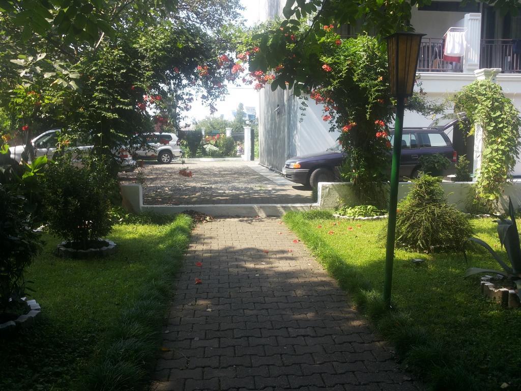 Hotel Captain Gonio Bagian luar foto