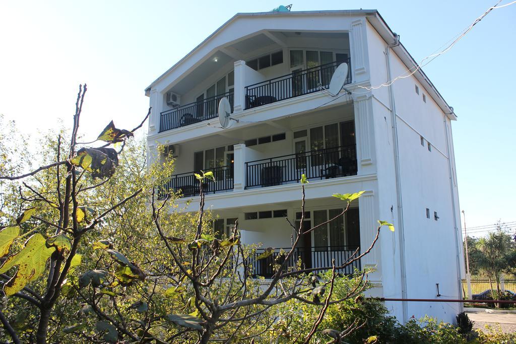 Hotel Captain Gonio Bagian luar foto