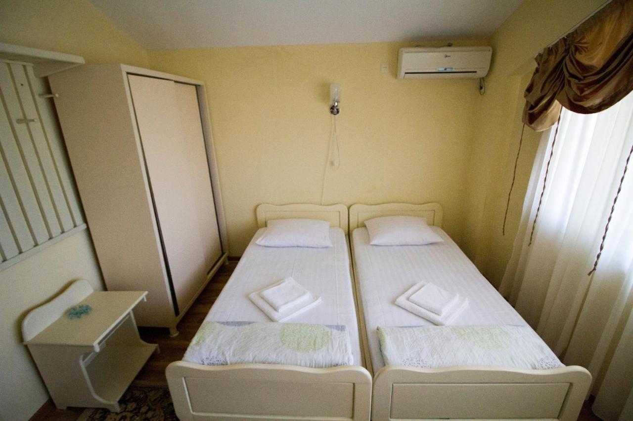 Hotel Captain Gonio Bagian luar foto