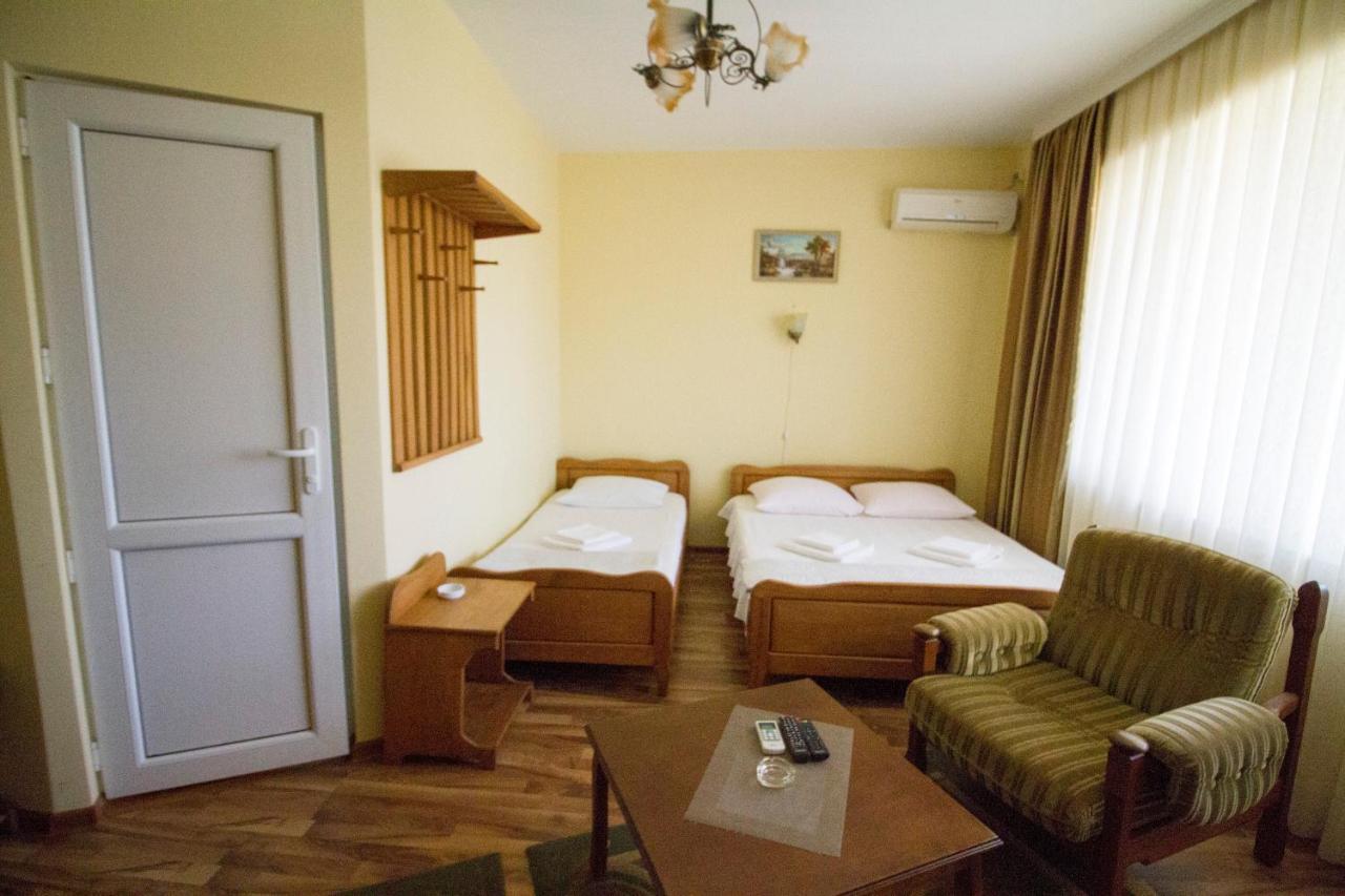 Hotel Captain Gonio Bagian luar foto