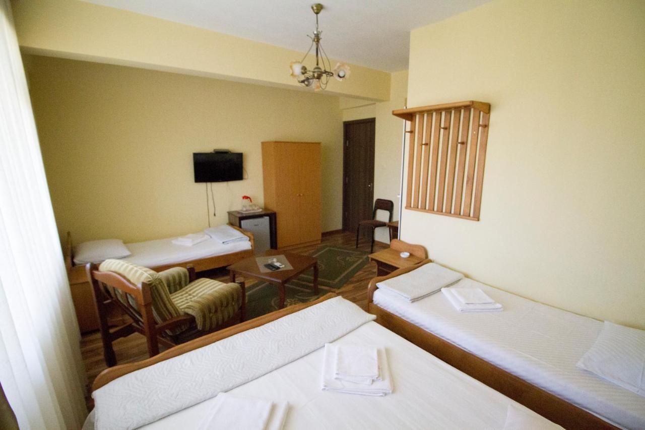 Hotel Captain Gonio Bagian luar foto