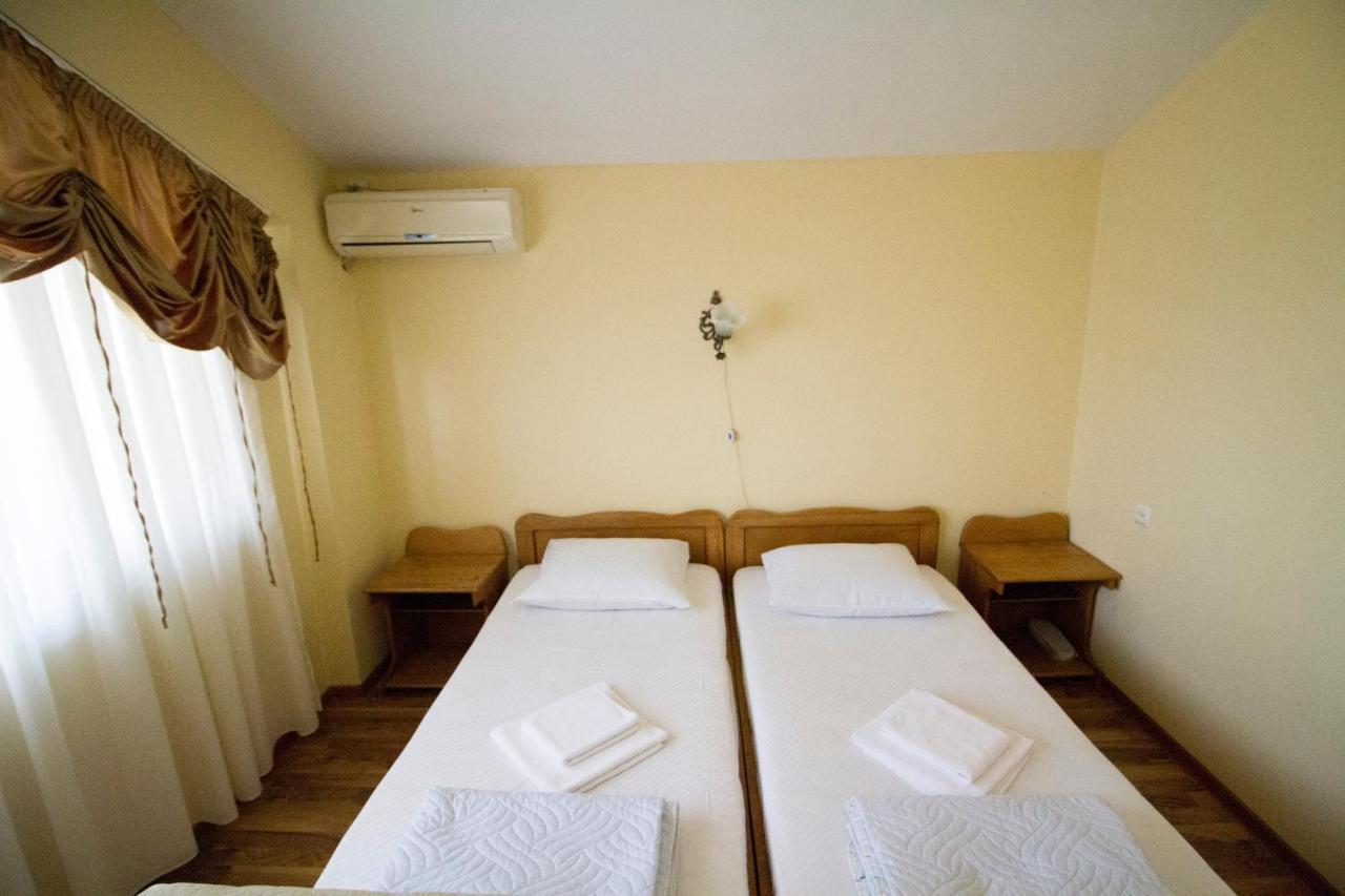 Hotel Captain Gonio Bagian luar foto