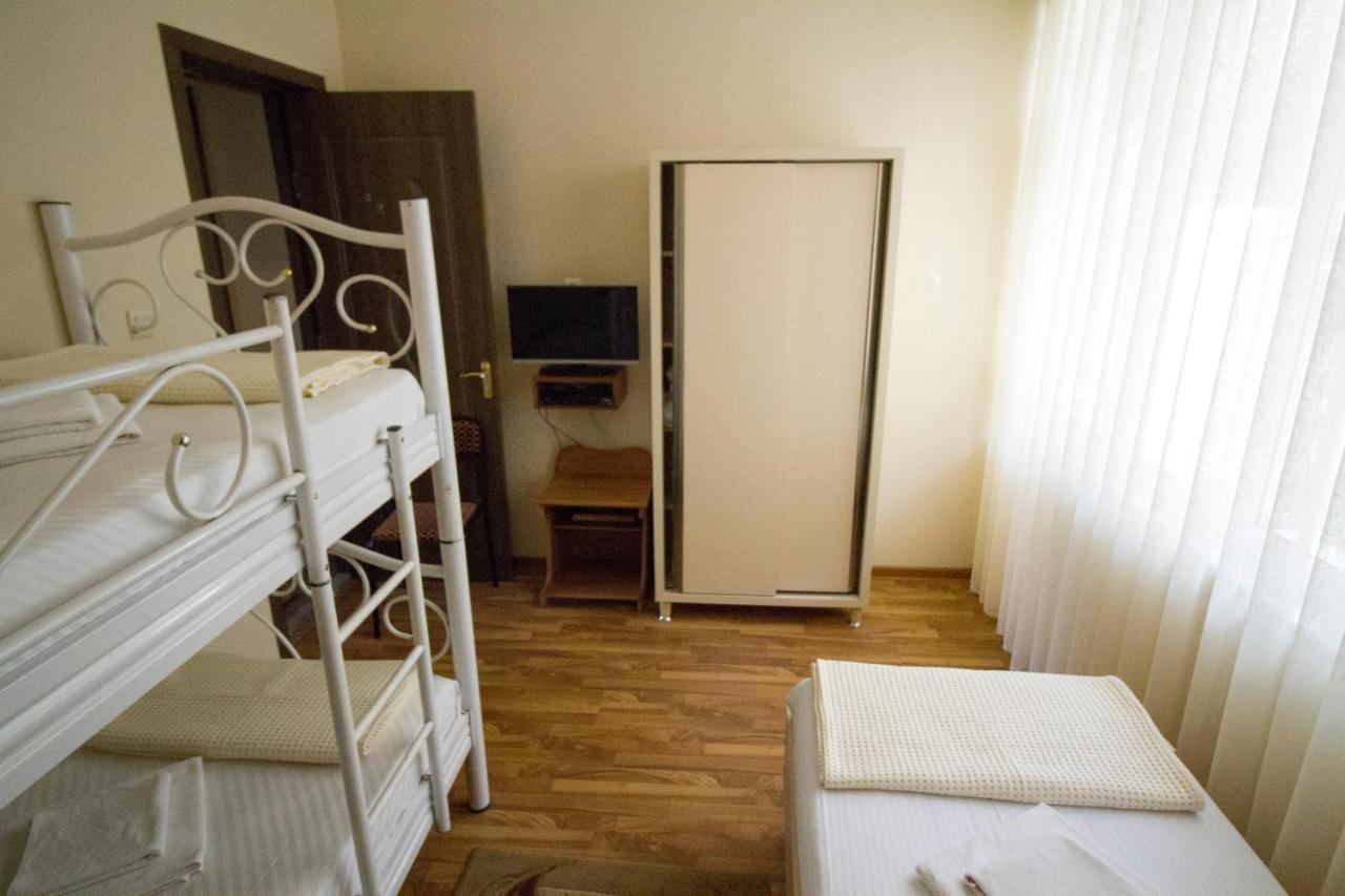 Hotel Captain Gonio Bagian luar foto